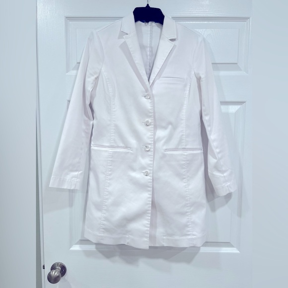 Medelita Women's Rebecca Slim Fit 33 1/4" Lab Coat size 6. Excellent condition! - Picture 6 of 8